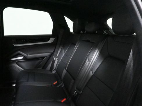 Used 2026 Porsche Cayenne AWD/4WD image 36