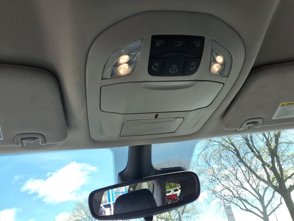 Used 2024 Chrysler Pacifica Touring-L FWD image 23