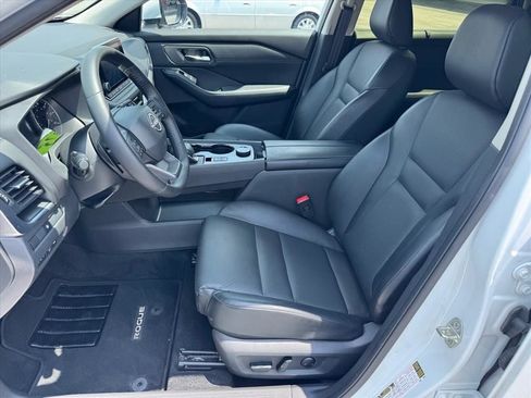 Used 2025 Nissan Rogue SV w/ SV Premium Package AWD/4WD image 13