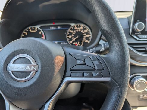 Used 2024 Nissan Altima 2.5 SV FWD image 23