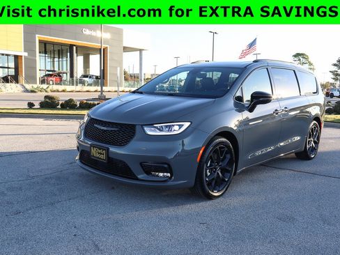 New 2025 Chrysler Pacifica Limited image 1