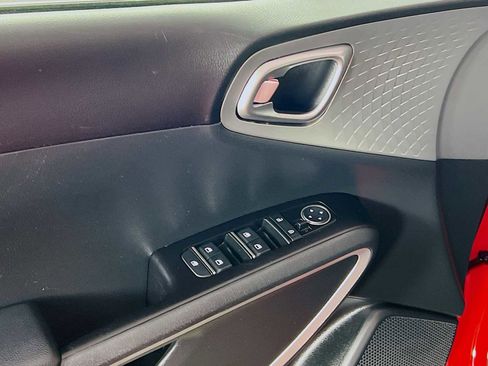 Used 2023 Kia Soul LX image 17