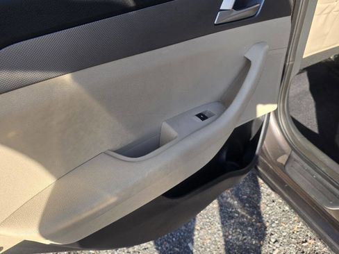 Used 2016 Hyundai Sonata SE FWD image 16