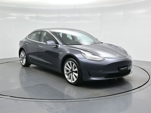 Used 2019 Tesla Model 3 Standard Range Plus image 1