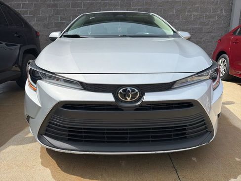 Used 2023 Toyota Corolla LE image 2