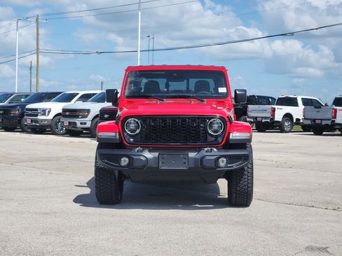 Used 2024 Jeep Gladiator Sport AWD/4WD image 2
