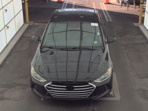 Used 2017 Hyundai Elantra SE FWD image 5