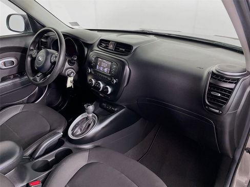 Used 2018 Kia Soul image 28