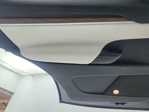 Used 2022 Tesla Model X image 31