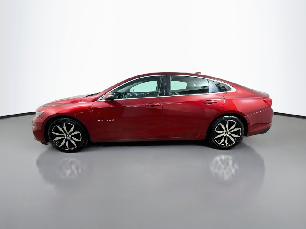 Used 2017 Chevrolet Malibu LT w/ Leather Package FWD image 4