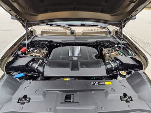 Used 2025 Land Rover Defender 110 X-Dynamic SE image 32