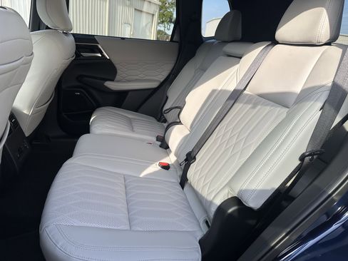 Used 2025 Mitsubishi Outlander SEL image 10