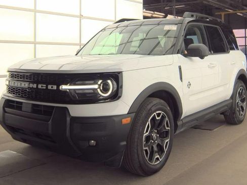 Used 2025 Ford Bronco Sport Outer Banks w/ Outer Banks Tech Package+ image 2