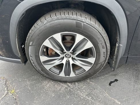 Used 2023 Toyota Highlander XLE image 39