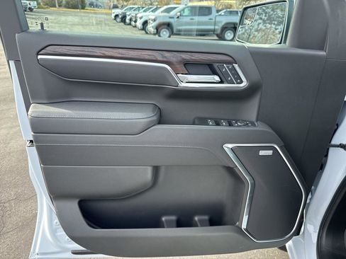 New 2026 GMC Sierra 1500 SLT w/ SLT Convenience Package image 17