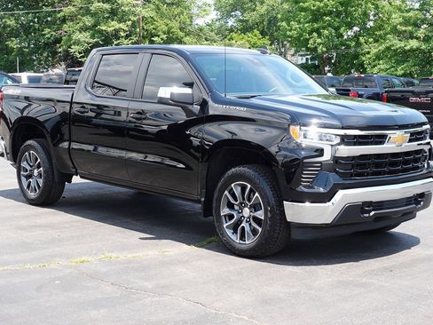 Used 2024 Chevrolet Silverado 1500 LT AWD/4WD image 4