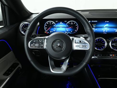 Certified 2022 Mercedes-Benz GLB 250 4MATIC image 18