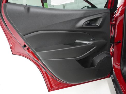 New 2026 Chevrolet Trax RS w/ Sunroof Package image 32