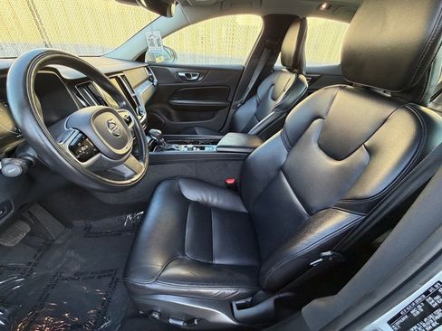 Used 2020 Volvo S60 T5 Momentum image 17
