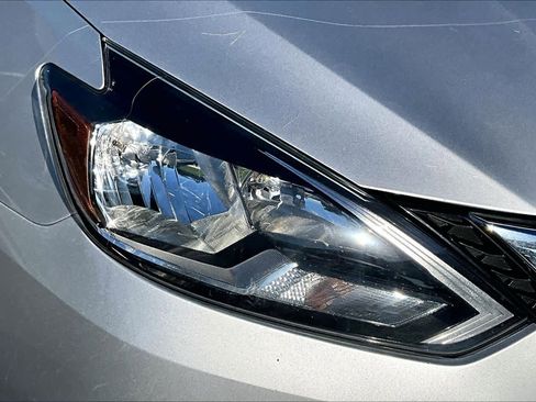 Used 2018 Nissan Sentra S image 28