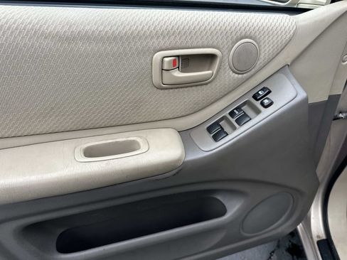 Used 2004 Toyota Highlander 4WD V6 image 15