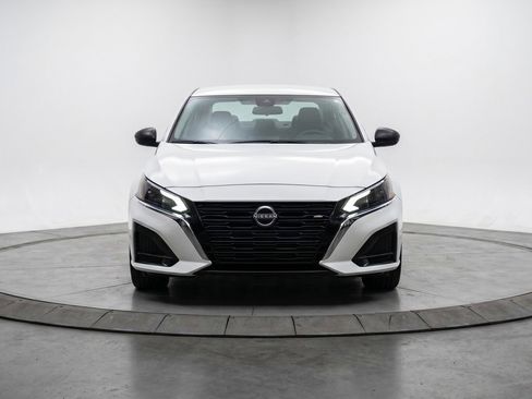 Used 2025 Nissan Altima 2.5 SV FWD image 2