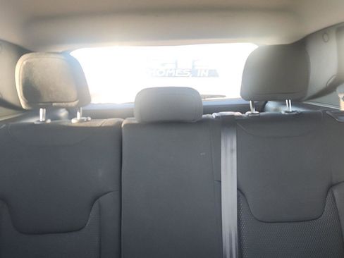 Used 2023 Jeep Renegade Latitude image 18