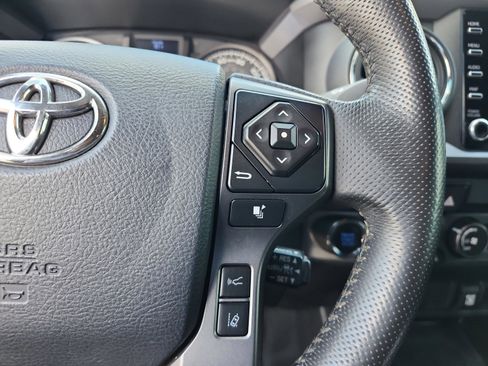 Used 2020 Toyota Tacoma TRD Off-Road AWD/4WD image 27