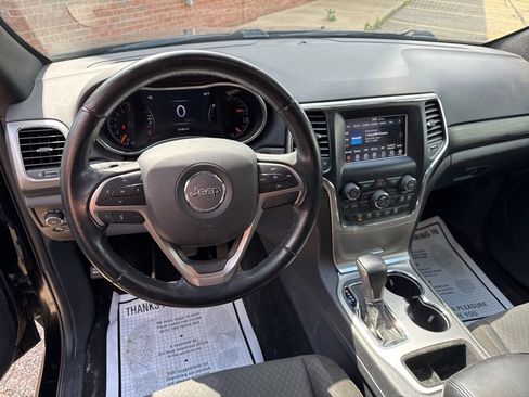Used 2020 Jeep Grand Cherokee Laredo AWD/4WD image 9