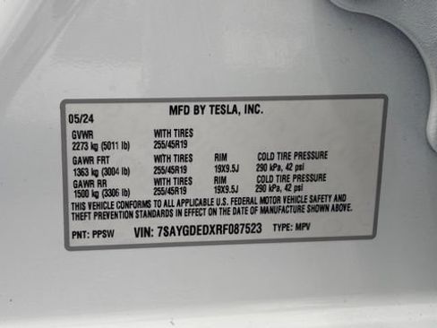 Used 2024 Tesla Model Y 2WD image 40