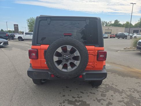 Used 2019 Jeep Wrangler Unlimited Sahara AWD/4WD image 4