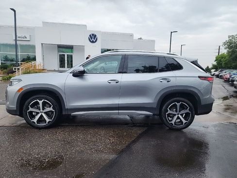 New 2025 Volkswagen Tiguan SE image 2