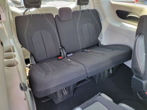 Used 2024 Chrysler Voyager LX image 21
