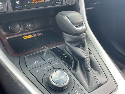 Used 2023 Toyota RAV4 Limited image 4