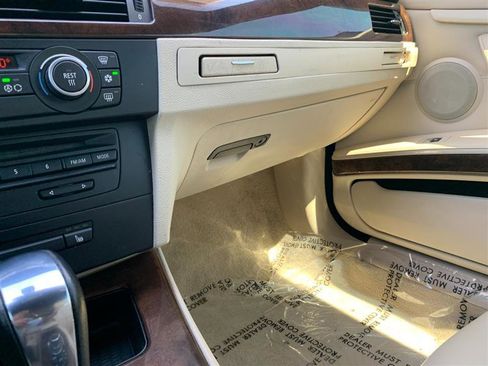 Used 2009 BMW 335i Convertible image 39