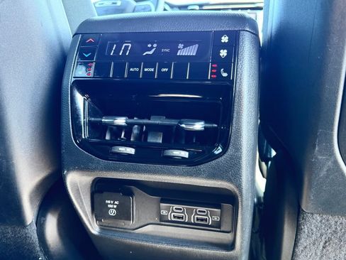 Used 2024 Jeep Grand Cherokee L Limited w/ Luxury Tech Group II AWD/4WD image 15
