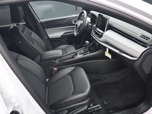 New 2026 Jeep Compass Latitude AWD/4WD image 36