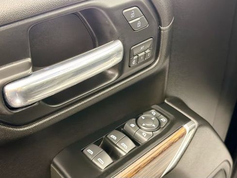 Used 2019 Chevrolet Silverado 1500 High Country w/ Technology Package AWD/4WD image 18