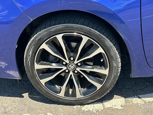 Used 2017 Toyota Corolla XSE image 11