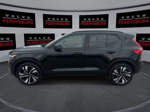 Used 2023 Volvo XC40 B5 Plus w/ Driver Assist Package AWD/4WD image 5