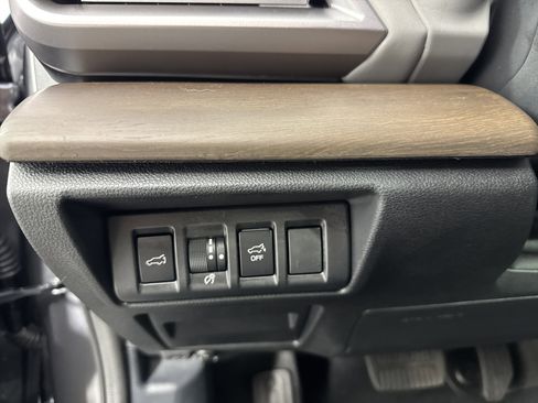 Used 2025 Subaru Outback Limited image 18