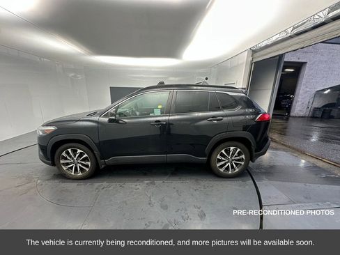 Used 2023 Toyota Corolla Cross XLE image 2