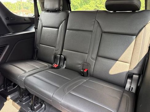 Used 2022 Chevrolet Tahoe Z71 w/ Luxury Package AWD/4WD image 19