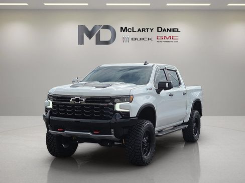 Used 2022 Chevrolet Silverado 1500 ZR2 w/ Technology Package AWD/4WD image 3