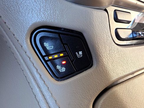 Used 2018 GMC Yukon Denali w/ Denali Ultimate Package AWD/4WD image 56