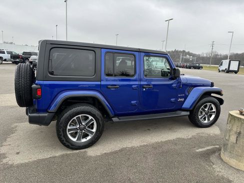Used 2018 Jeep Wrangler Unlimited Sahara w/ Cold Weather Group image 12
