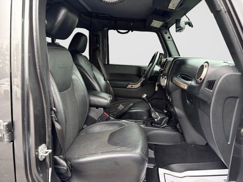 Used 2016 Jeep Wrangler Unlimited Sahara AWD/4WD image 18