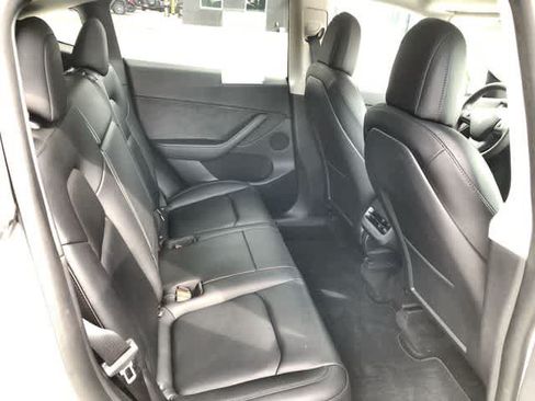 Used 2022 Tesla Model Y Long Range AWD/4WD image 18