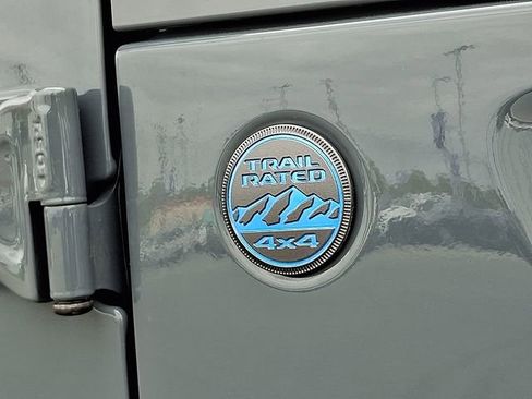 Used 2025 Jeep Wrangler Unlimited Sahara image 31