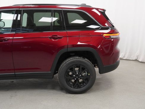 New 2026 Jeep Grand Cherokee Altitude image 15